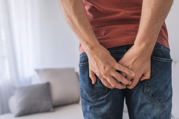 Bệnh trĩ có thể dẫn đến triệu chứng phân có chất nhầy màu trắng đục
