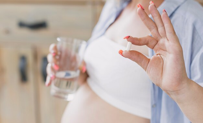 Mẹ bầu khi đau dạ dày cần tuân thủ việc sử dụng thuốc điều trị theo hướng dẫn và chỉ định của bác sĩ.