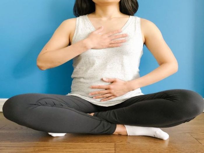 Người gặp phải ợ hơi cần điều chỉnh một số thói quen hàng ngày