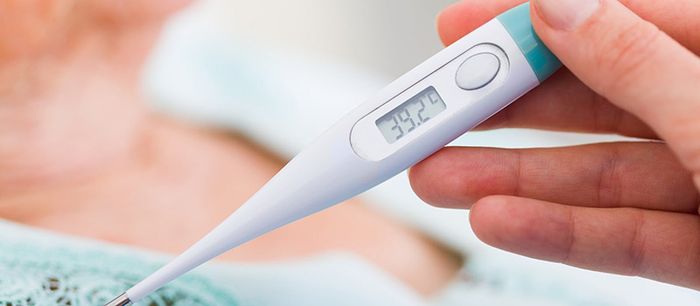 Khi bệnh nhân mắc phải biến chứng, thường sẽ có biểu hiện sốt.