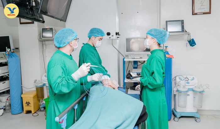 Đề nghị người bệnh nên tới cơ sở y tế để được kiểm tra và điều trị
