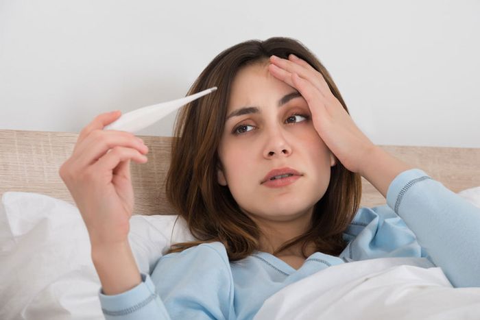 Người mắc viêm ruột thừa thường bị sốt
