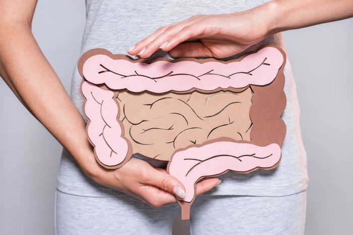 Người mắc bệnh dạ dày thường gặp vấn đề về đầy hơi khó thở