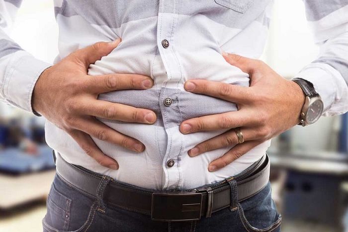 Vùng bụng có thể cảm thấy đầy hơi và khó chịu trong vài ngày đầu sau nội soi, điều này là bình thường.