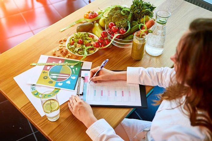 Xây dựng và rèn luyện thói quen ăn uống khoa học giúp giảm nguy cơ viêm loét dạ dày