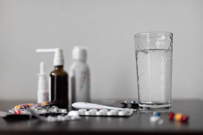 Người bệnh có thể sử dụng thuốc uống hoặc thuốc bôi