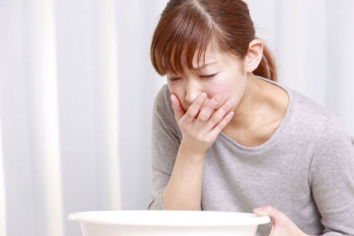 Dạ dày khó chịu và buồn nôn có thể là dấu hiệu của bệnh lý