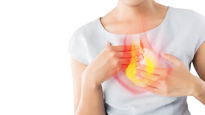 Nghẹn ở họng và ợ hơi do trào ngược của dạ dày lên thực quản