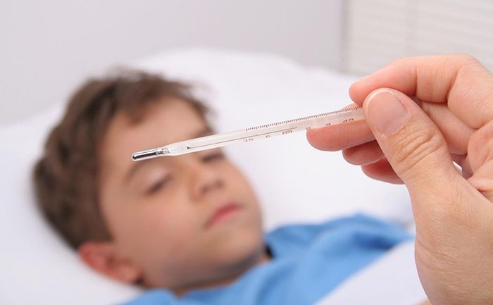 Trẻ em sốt cao do cúm