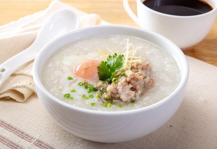 Cháo thịt băm là một lựa chọn tốt cho người mắc bệnh đại tràng.