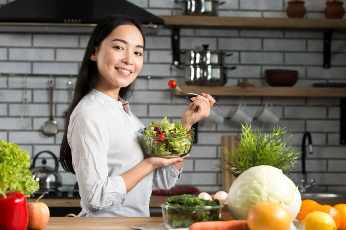 Tăng cường ăn rau xanh và trái cây để cải thiện chất lượng tiêu hóa và ngăn ngừa táo bón