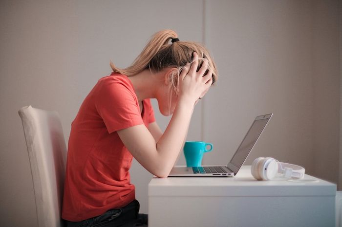 Căng thẳng kéo dài có thể dẫn đến triệu chứng đau dạ dày
