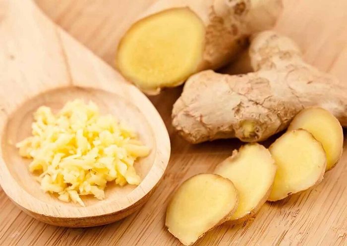 Gừng không chỉ ấm mà còn chống viêm tốt cho đường tiêu hóa.