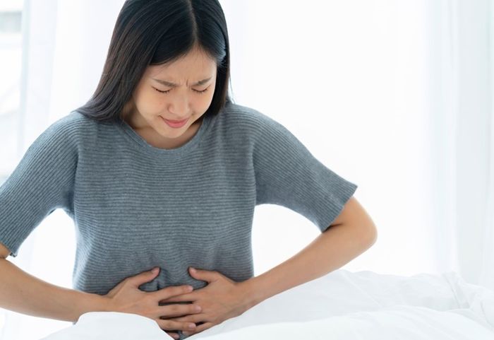 Cảm giác đau ở bụng do viêm dạ dày tá tràng