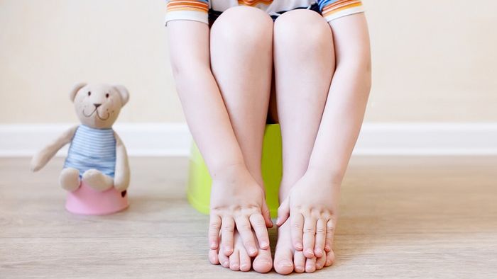 Táo bón là nguyên nhân chính gây ra thịt thừa ở hậu môn ở trẻ em