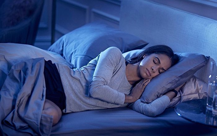 Người mắc bệnh có thể kê gối cao khi ngủ để giảm tình trạng khó thở
