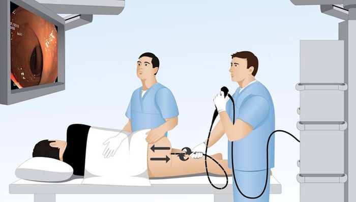 Khi gặp tình trạng hậu môn sưng, người bệnh nên đi khám bác sĩ chuyên khoa để xác định chính xác nguyên nhân