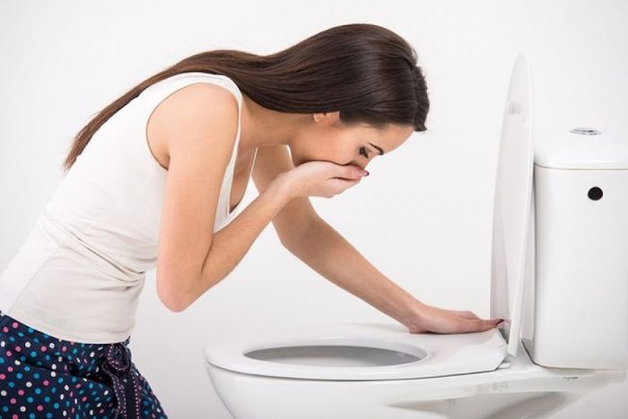 Người bệnh thường cảm thấy buồn nôn sau khi ăn no
