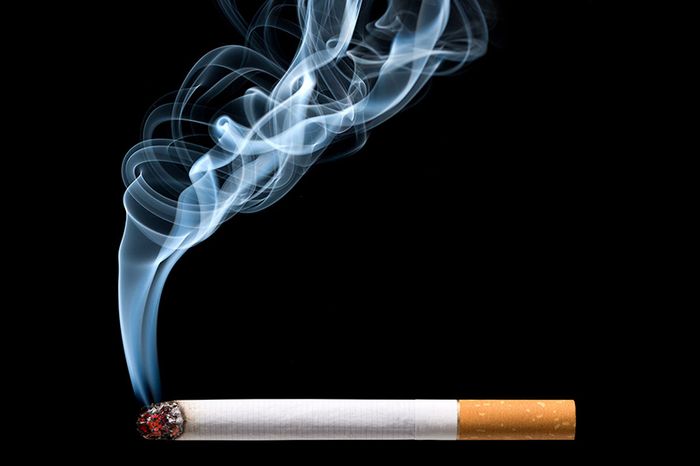 Người thường xuyên hút thuốc lá có nguy cơ mắc bệnh cao hơn so với bình thường
