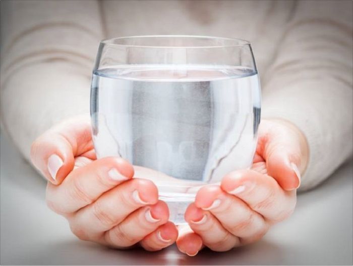 Uống Nhiều Nước Để Tránh Tình Trạng Mất Nước Và Chất Điện Giải Do Tiêu Chảy