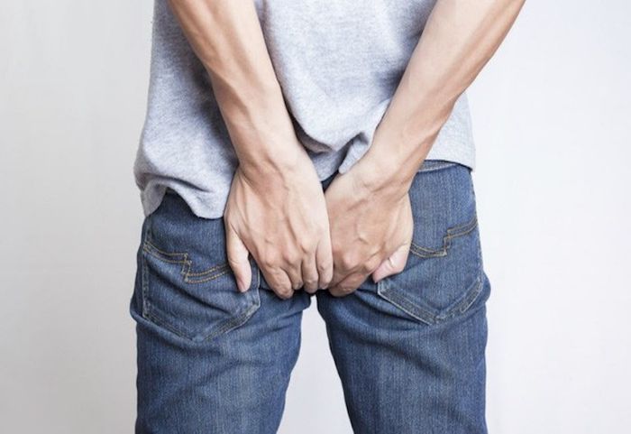 Các triệu chứng của bệnh đốm lươn khiến bệnh nhân cảm thấy rất không thoải mái ở vùng hậu môn