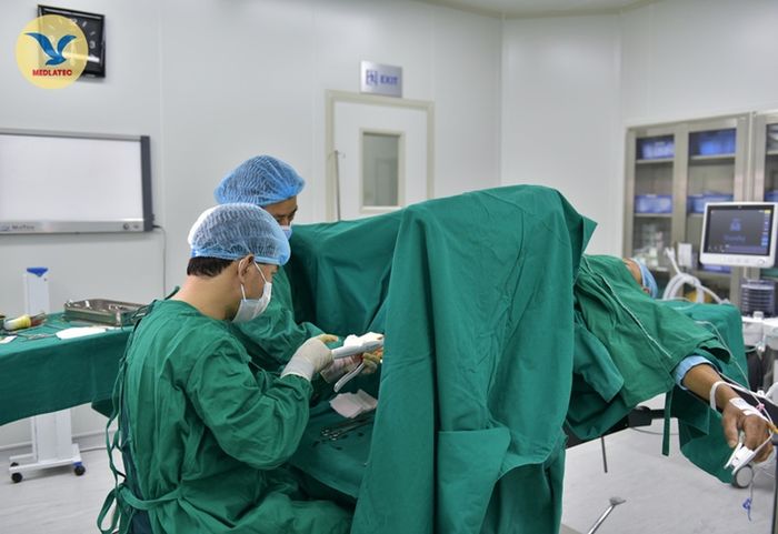 MEDLATEC là một cơ sở y tế đáng tin cậy trong việc khám và điều trị bệnh trĩ