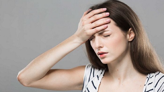 Chảy máu từ hậu môn kéo dài có thể khiến người bệnh mất máu và gây ra tình trạng choáng váng