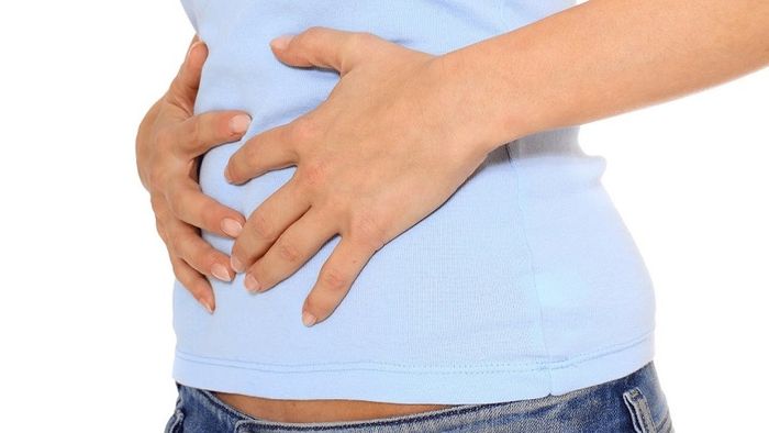 Người mắc bệnh về tỳ thường phàn nàn về cảm giác đầy bụng, sưng phình hoặc đau bụng