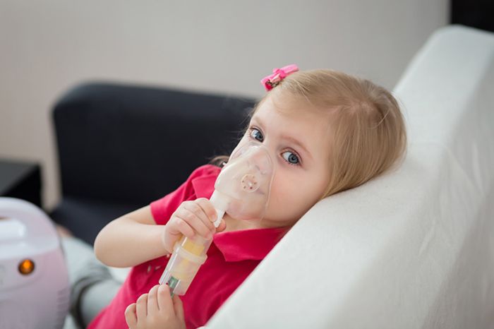 Người bệnh hen suyễn nên tuân thủ đúng liều lượng và thời gian sử dụng thuốc theo chỉ định