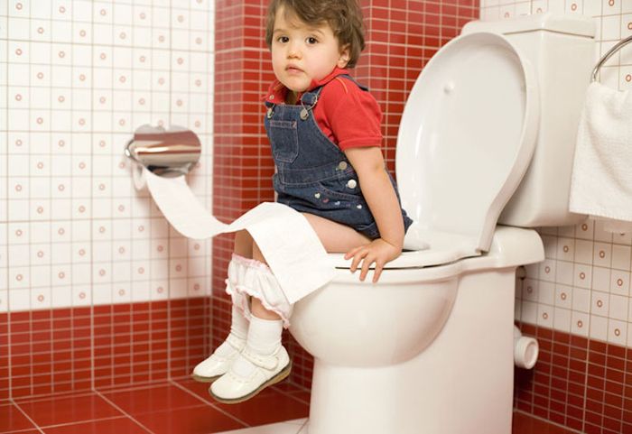 Cha mẹ nên quan sát chất lượng phân của trẻ trong quá trình điều trị tiêu chảy