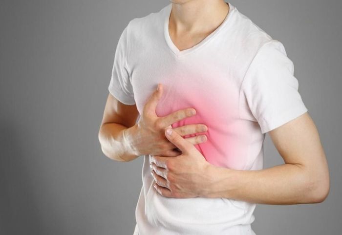 Cơn đau ở phần ngực có thể là do bệnh trào ngược dạ dày