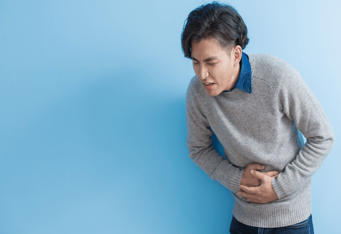 Người bệnh có thể gặp đau, nóng rát và không thoải mái ở vùng bụng