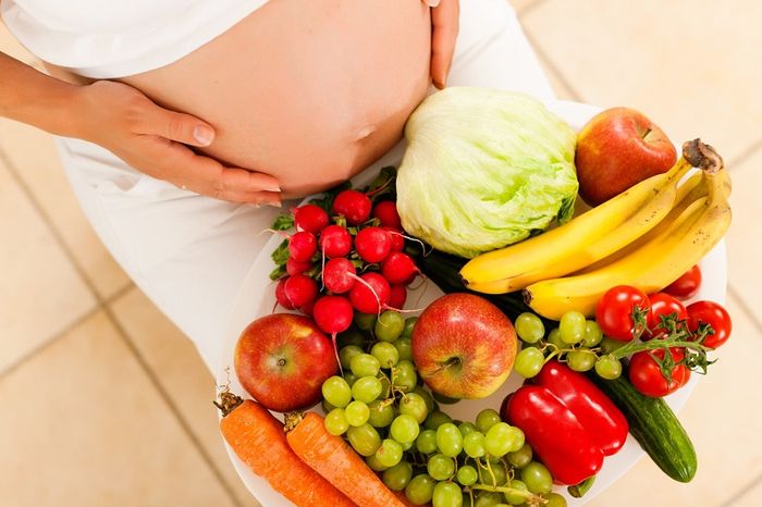 Duỵt chế độ ăn nhiều rau củ quả sẽ giúp bà bầu giảm thiểu nguy cơ bị táo bón