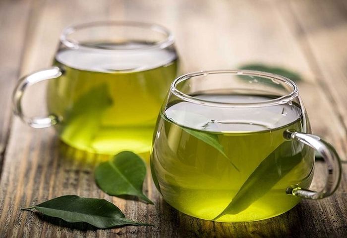 Với hương vị thơm ngon, lá trà xanh mang lại cảm giác sảng khoái cho gan.