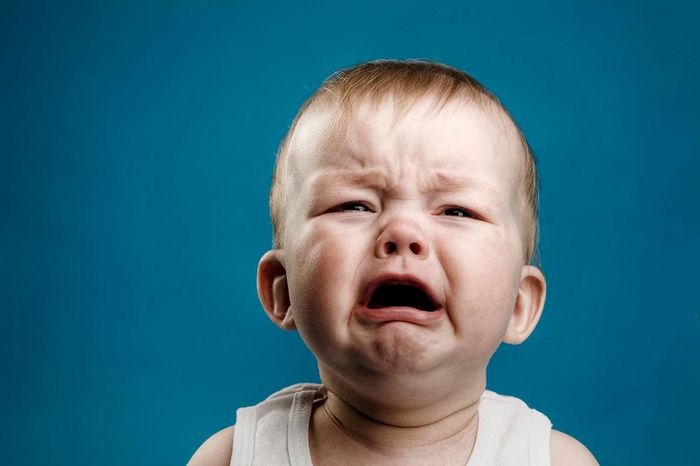 Tiêu chảy cấp làm cho các bé trở nên mệt mỏi, hay khóc