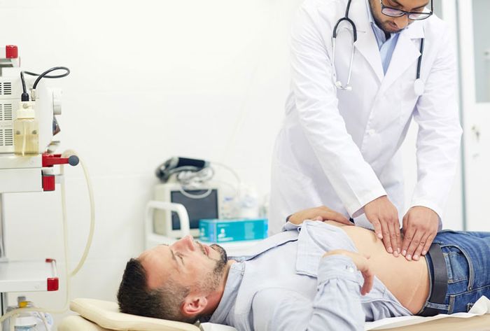 Một buổi khám dạ dày bao gồm việc kiểm tra lâm sàng và cận lâm sàng