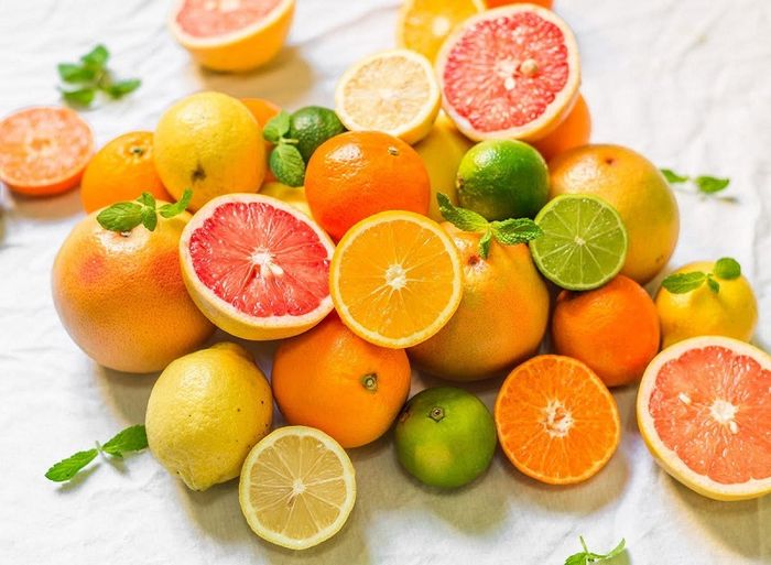 Cam, quýt, chanh, bưởi,... chứa nhiều axit có thể làm tăng cơn đau dạ dày