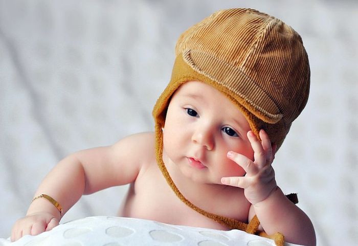 Cả bé và cha mẹ đều cảm thấy mệt mỏi khi trẻ đi ngoài ra bọt.