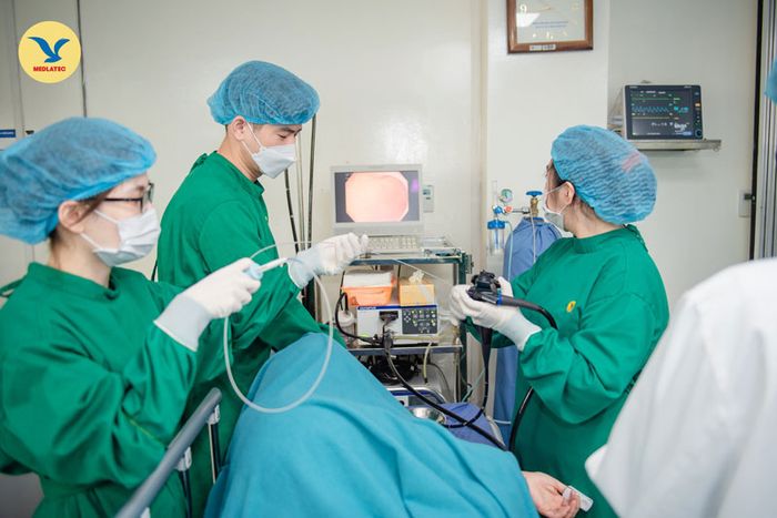 Phương pháp nội soi giúp bác sĩ phát hiện tổn thương dạ dày