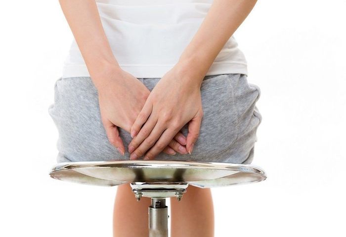 Khu vực hậu môn của bệnh nhân thường bị đau và ngứa liên tục.