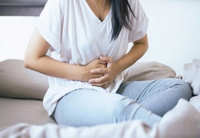 Người mắc bệnh dạ dày thường gặp khó khăn với triệu chứng đau bụng