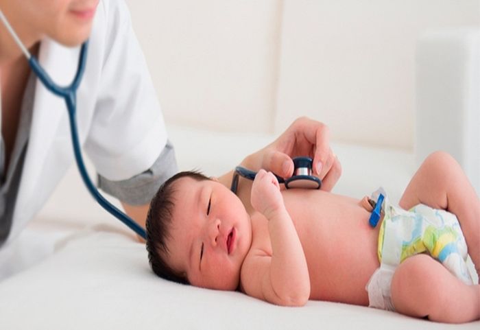 Sau khi điều trị lồng ruột, nên đưa trẻ đi tái khám theo đúng lịch hẹn để kiểm soát tốt các nguy cơ của bệnh.