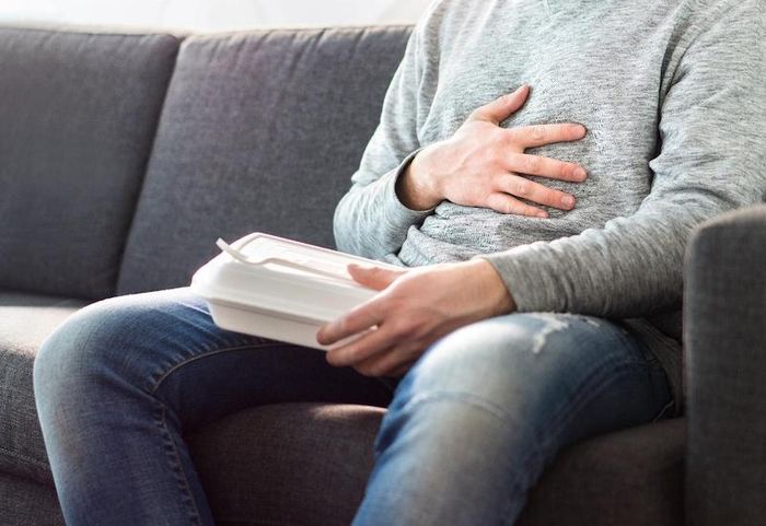 Khó tiêu gây ra cảm giác không thoải mái ở vùng bụng