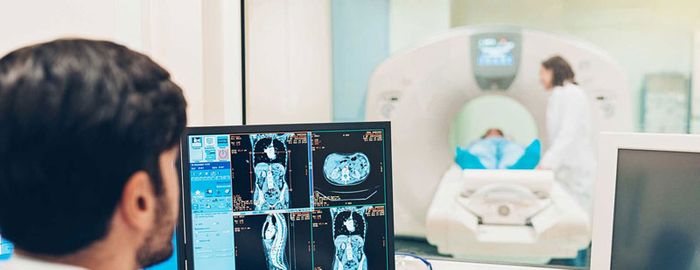 Trước khi điều trị, bác sĩ sẽ tiến hành các xét nghiệm và chụp hình chẩn đoán