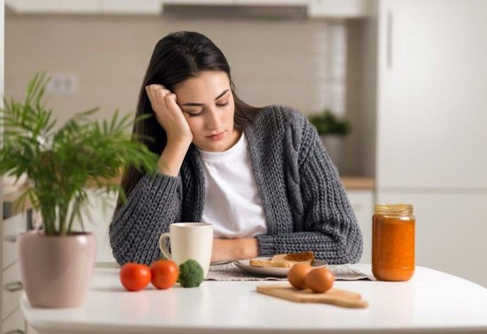 Người bị viêm dạ dày thường có biểu hiện chán ăn và sụt cân