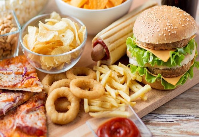Hạn chế thức ăn chiên rán nhiều dầu mỡ để tránh viêm loét dạ dày