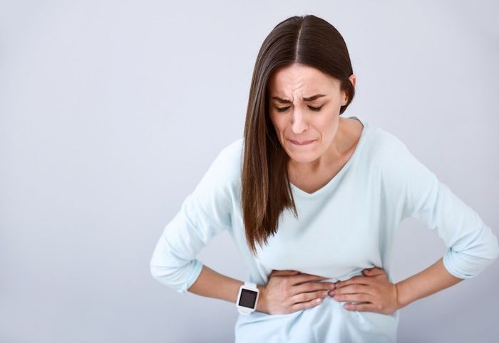 2. Người nghi ngờ bị xuất huyết tiêu hóa với các biểu hiện như: nôn máu, thiếu máu không rõ nguyên nhân, đi ngoài phân đen;