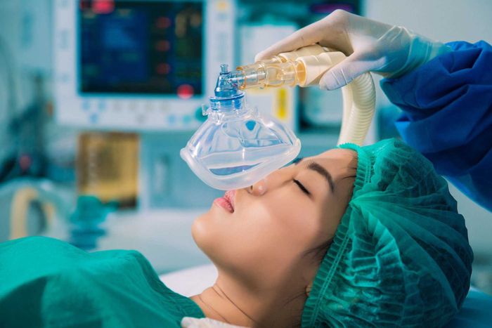 Bệnh nhân sẽ được đưa vào tình trạng gây mê khi tiến hành quá trình mở rộng thông dạ dày.