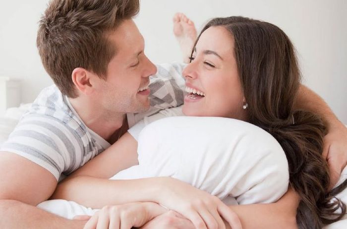 Giữ tâm trạng thoải mái trước khi bắt đầu quan hệ là cách giúp ngăn ngừa xuất tinh sớm