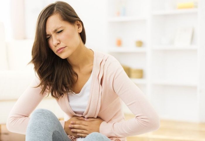 Khi bị viêm ruột thừa hoặc viêm túi thừa đại tràng, cần phải cấp cứu ngay để tránh những biến chứng nghiêm trọng